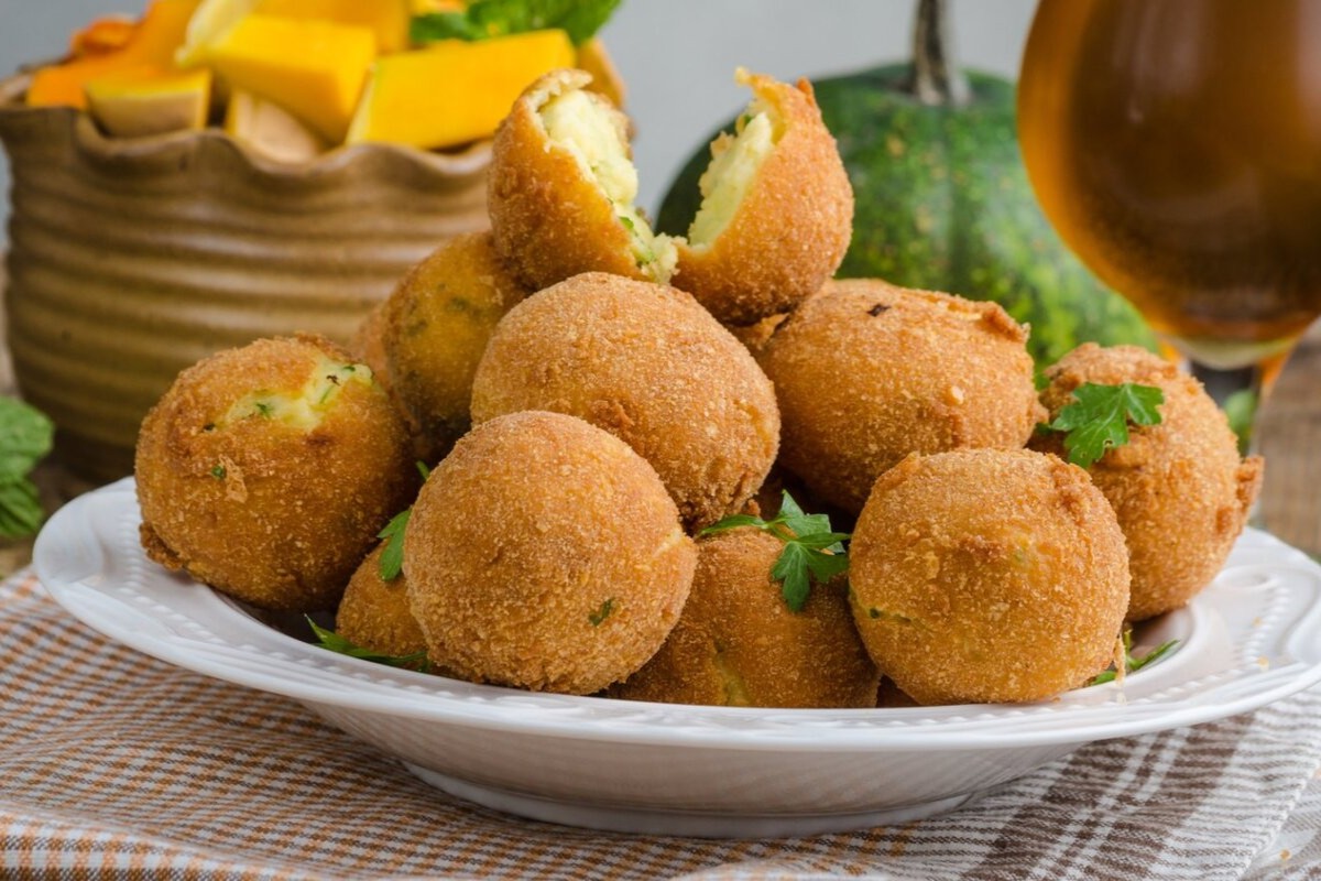 Zähe Kürbisbällchen aus der Fritteuse: außen knusprig und innen weich