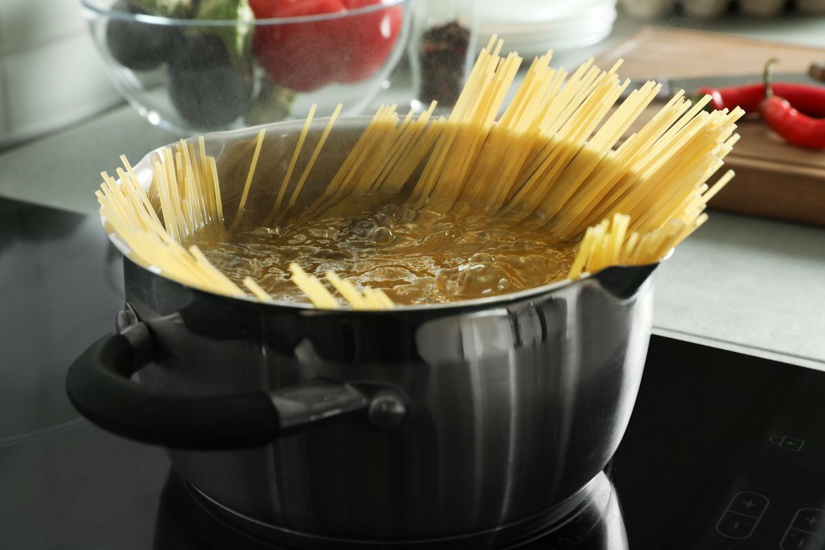 Mein ganzes Leben lang habe ich Nudeln 10 Minuten lang gekocht, was bedeutete, dass ich unnötig viel Gas und Strom verschwendet habe