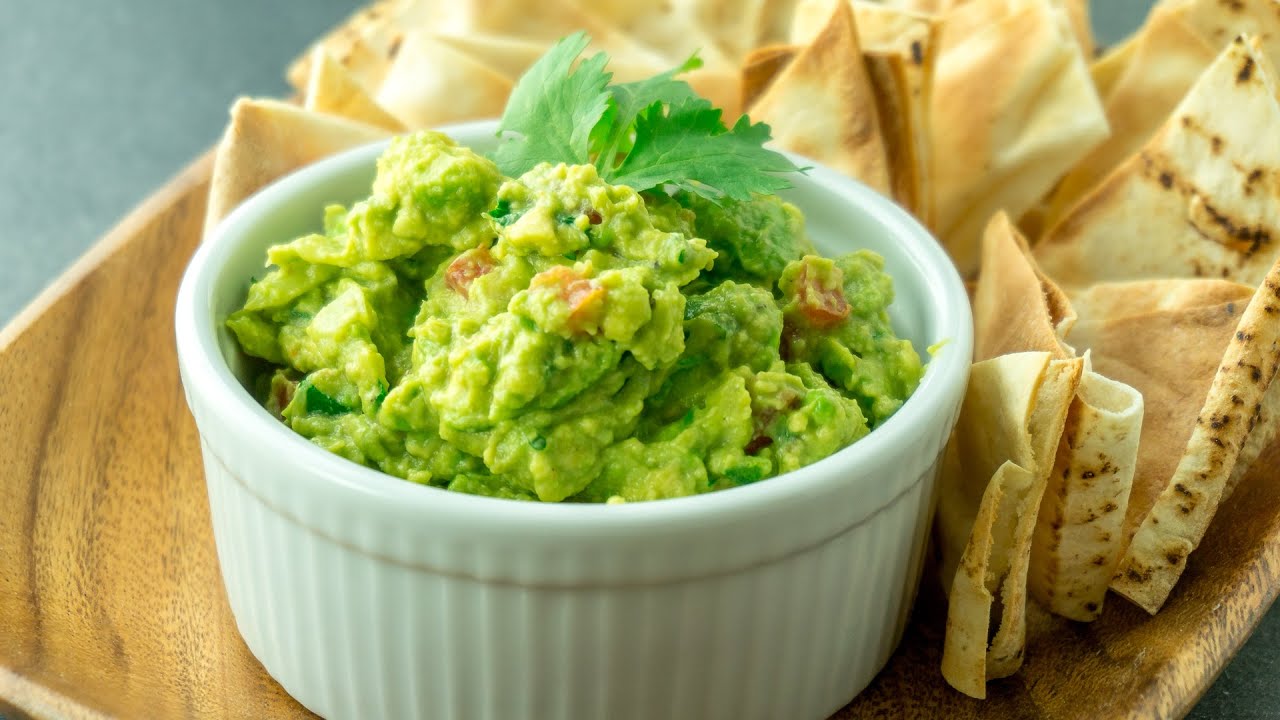 Geschnittene Avocados bleiben frisch und werden nicht braun, wenn man sie mit einem bestimmten Gegenstand aufbewahrt