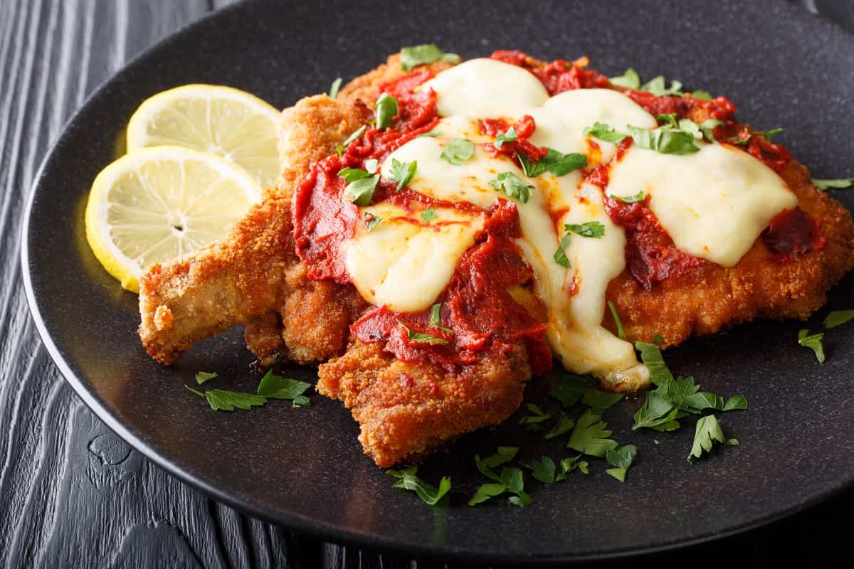 Für Anfänger: Wie man gefüllte Schnitzel aus Rindfleisch ohne Paniermehl zubereitet