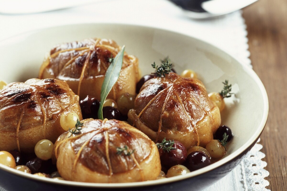 Kalbsrouladen mit Trauben: eine originelle Idee für ein appetitliches Hauptgericht