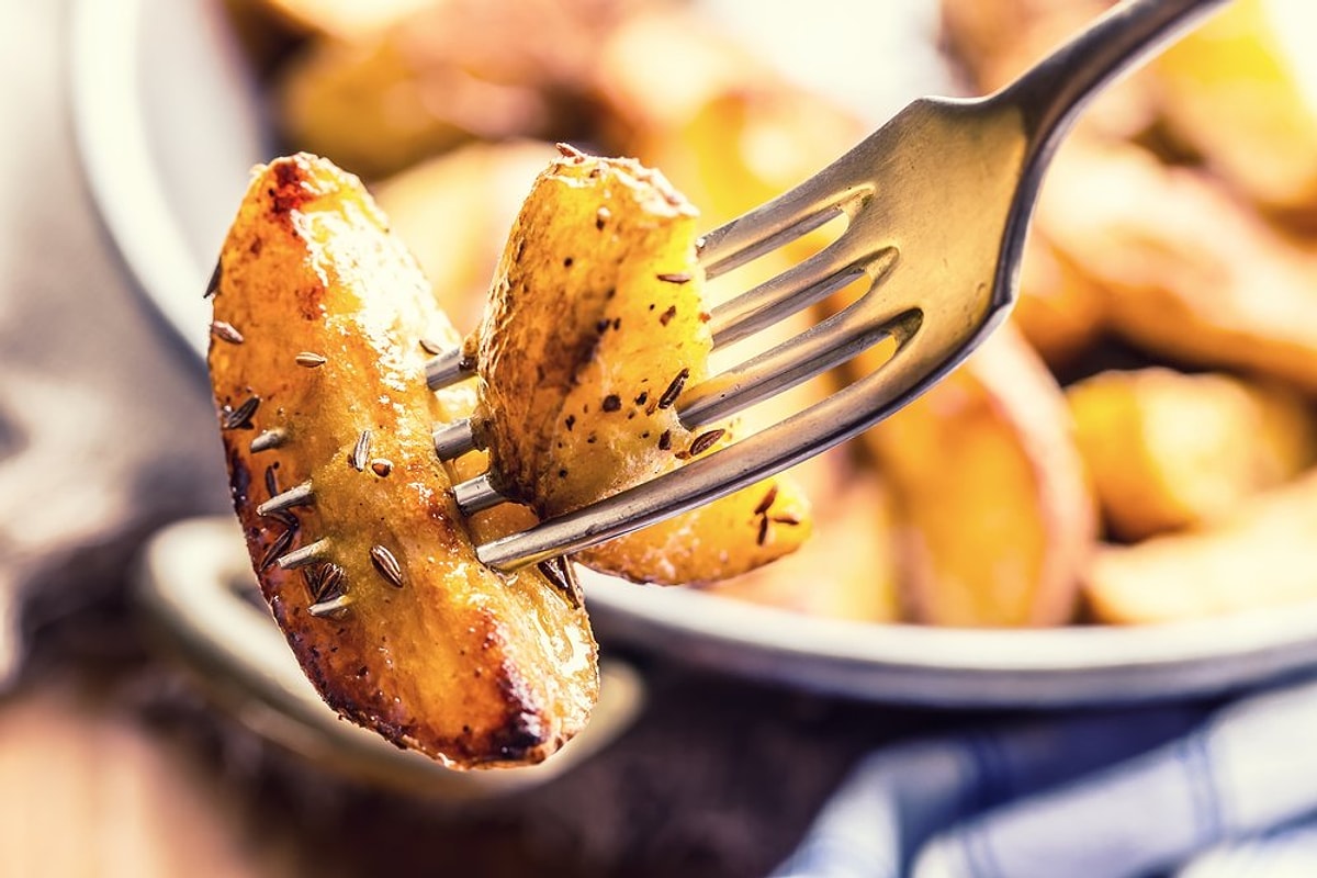 Wie man die besten Bratkartoffeln zubereitet, die niemand verpassen möchte