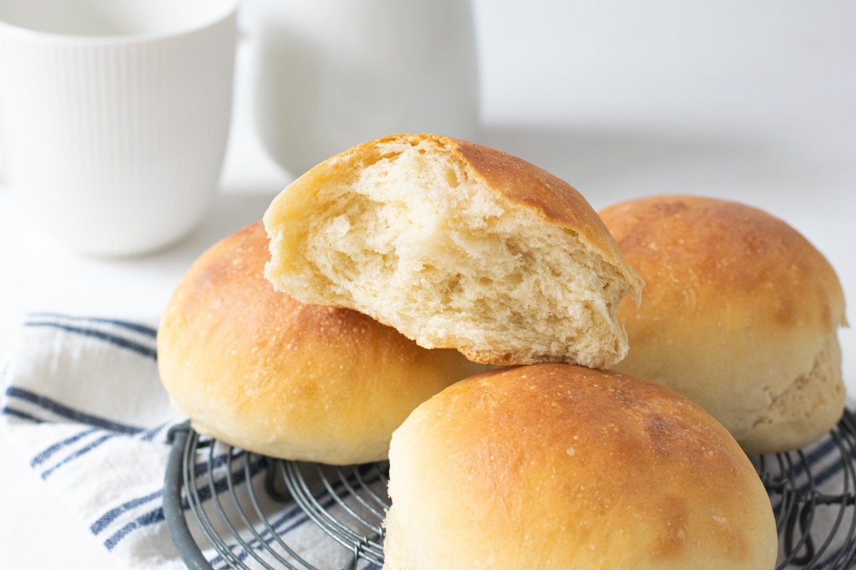 Sie werden nicht glauben, was ich mit Skyr mache. Diese Brötchen sind besser als die aus der Bäckerei und bestehen aus nur drei Zutaten.